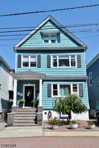 187 W 48th St, Bayonne, NJ 07002