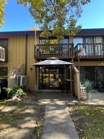 16 Saint Thomas Colony Unit 6, Fox Lake, IL 60020