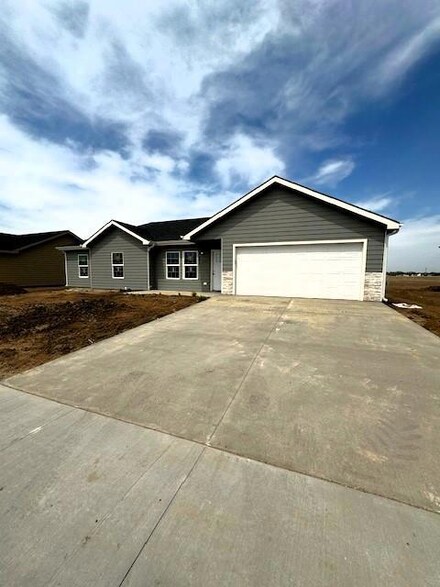 1213 Nautical Dr, Walnut, KS 67401
