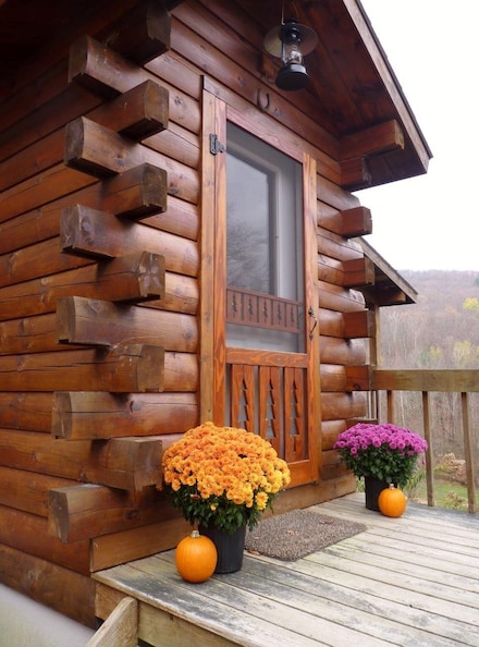 56 Mountain Rd, Middletown Springs, VT 05757
