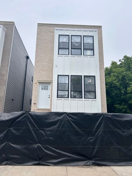 1058 N Central Park Ave Unit 1, Chicago, IL 60651