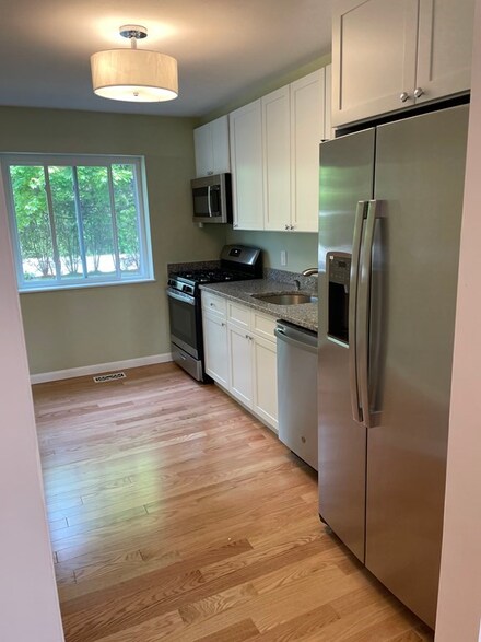 1 Bayberry Dr Unit 1-2, Sharon, MA 02067