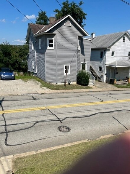 645 Wood St, California, PA 15419