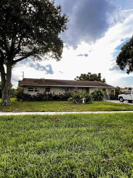 1523 Kudza Rd, West Palm Beach, FL 33415