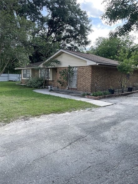 15421 Henry Rd, Houston, TX 77060