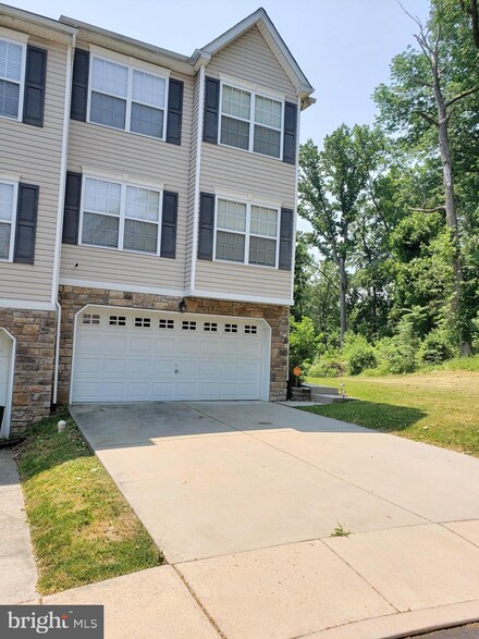 12 Whalens Ct, Drexel Hill, PA 19026