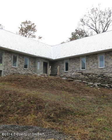 400 Heslop Rd, Mountain Top, PA 18707