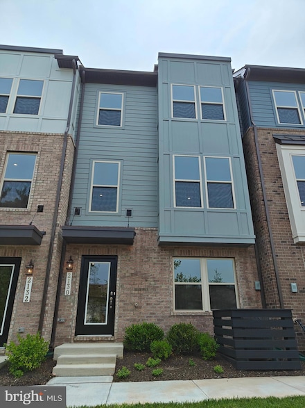 2130 Acadia Rd, Herndon, VA 20170