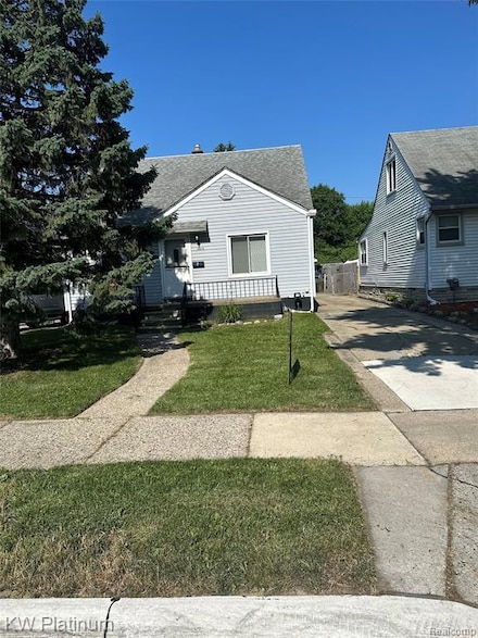 26039 Pattow St, Roseville, MI 48066