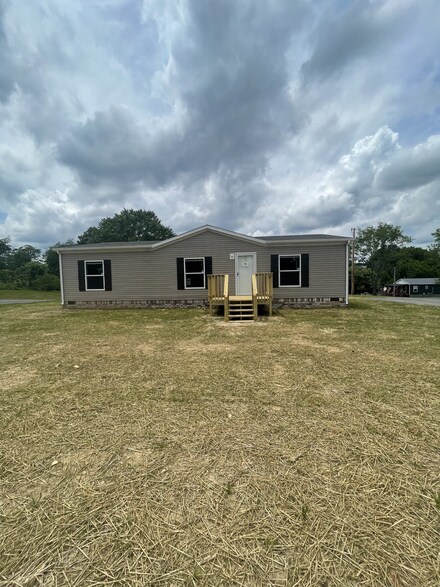 405 Birdwell St, Red Boiling Springs, TN 37150