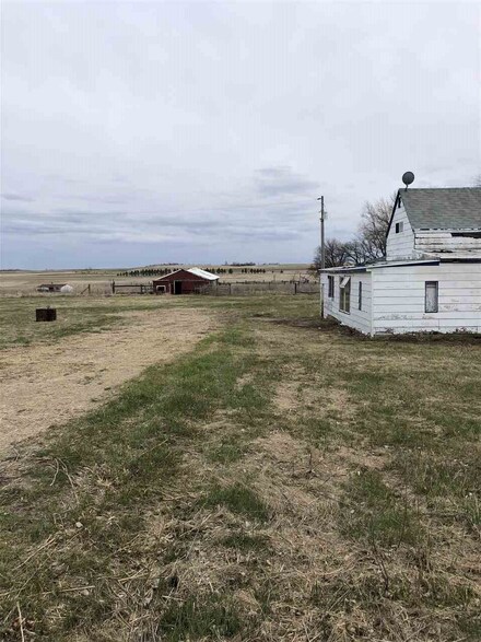 180 37th St NE, Balfour, ND 58712