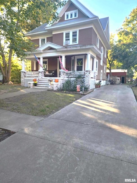 697 N Crafford St, Bushnell, IL 61422