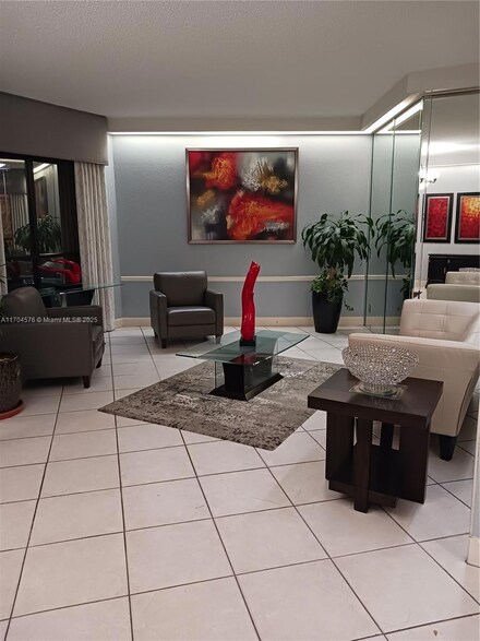 1000 St Charles Unit 615, Pembroke Pines, FL 33026