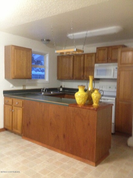 3704 E 17th Ave, Anchorage, AK 99508