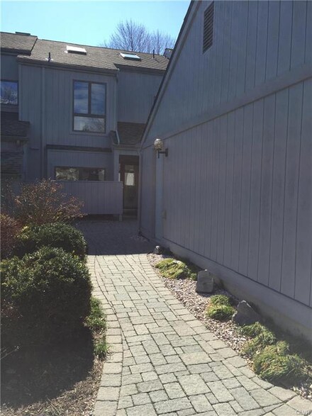 1840 Bent Pine Hill, Fogelsville, PA 18051