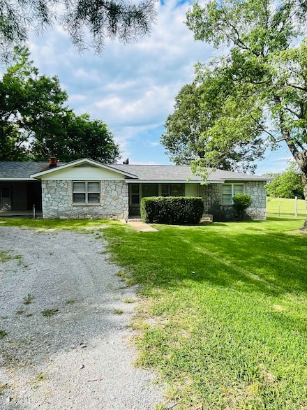 8815 White Dr, Cord, AR 72524