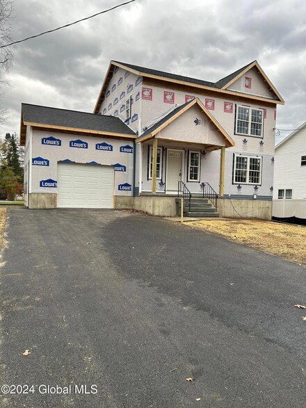 41 Maryland Ave, Colonie, NY 12205