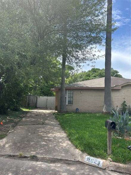 11023 Tridens Ct, Houston, TX 77086
