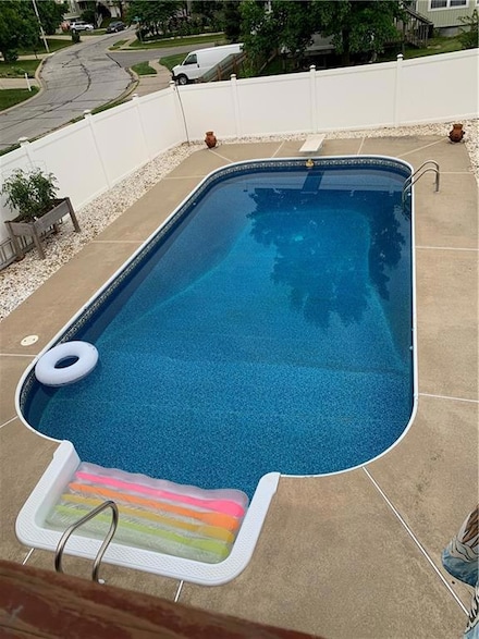 3600 NW Hidden Pointe Dr, Blue Springs, MO 64015