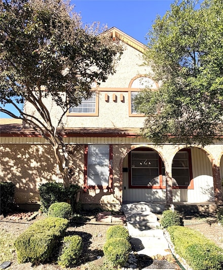 2021 Clubview Dr, Carrollton, TX 75006