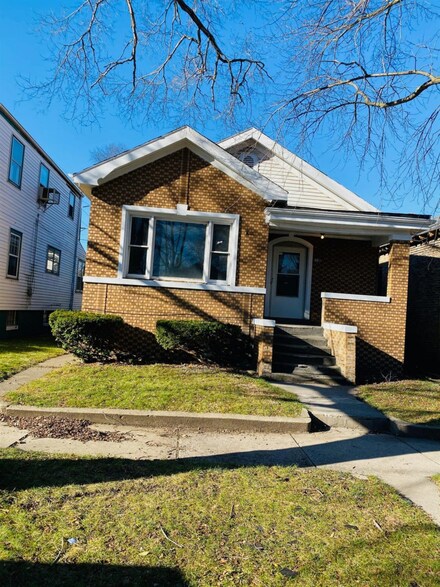 1160 Delaware St, Gary, IN 46407