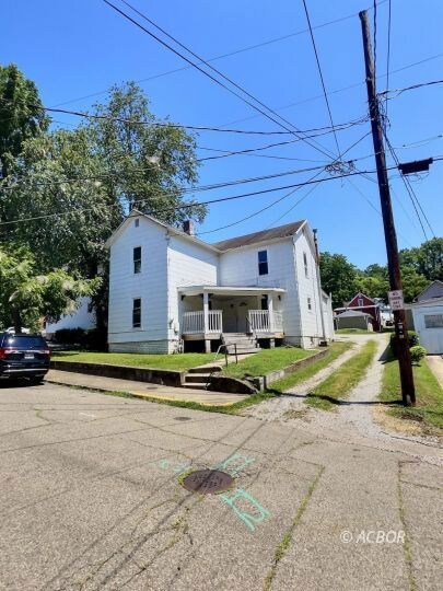10 Maple St, Athens, OH 45701