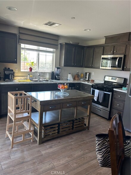 691 Black Cherry St, San Jacinto, CA 92582