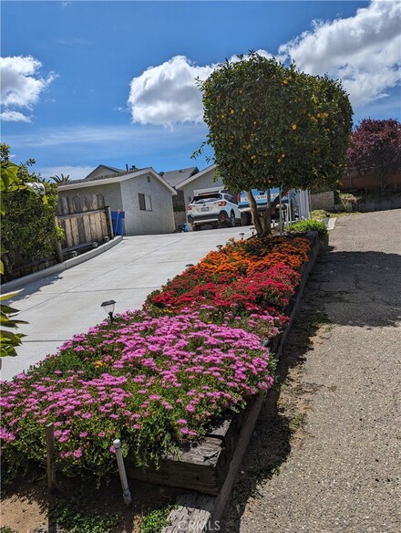 812 Calvin Ct, Grover Beach, CA 93433