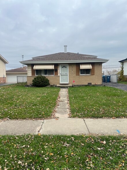 1269 Arthur St, Calumet City, IL 60409