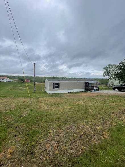 8649 Galen Rd, Lafayette, TN 37083
