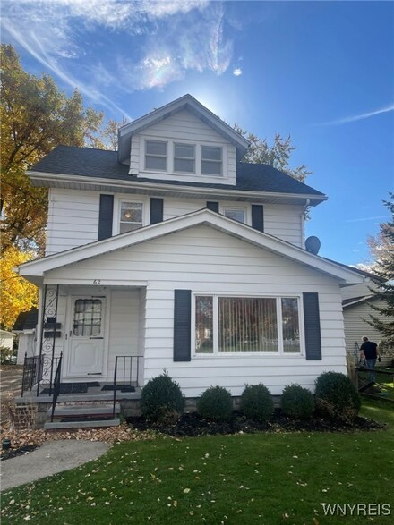 62 Milton St, Williamsville, NY 14221