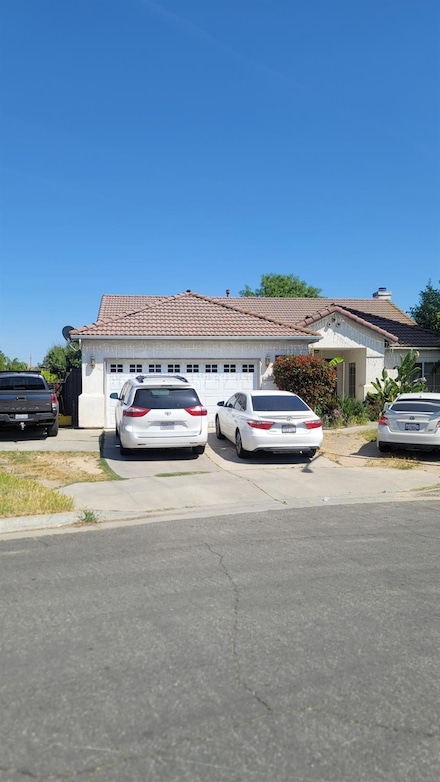 2485 S Manila Ave, Fresno, CA 93727