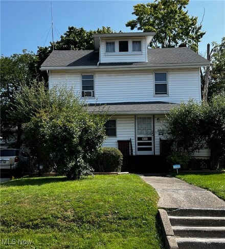 407 Hillwood Dr, Akron, OH 44320