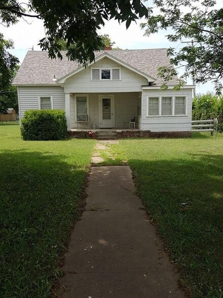 1319 W Laurel St, Independence, KS 67301