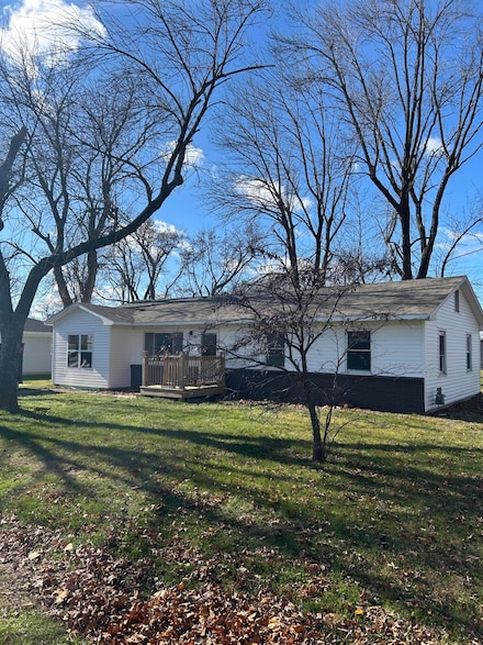 805 S Rollins St, Centralia, MO 65240