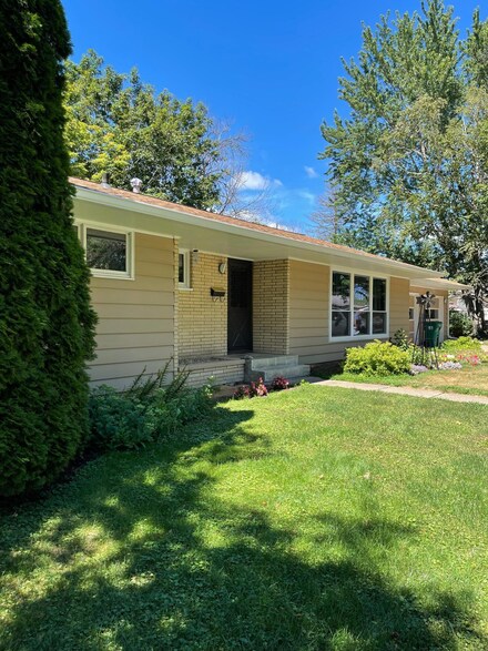 930 Pierce Ave, Wabasha, MN 55981