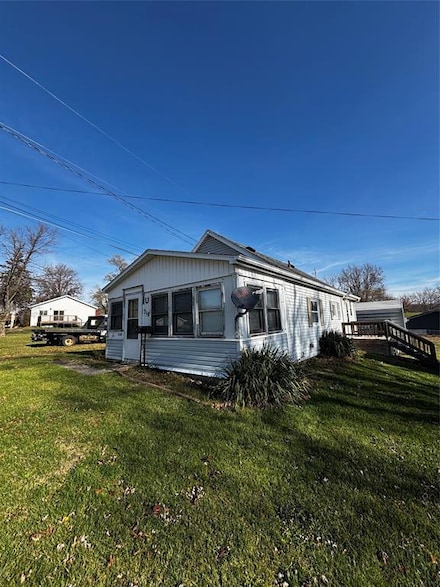 318 S 15th St, Chariton, IA 50049