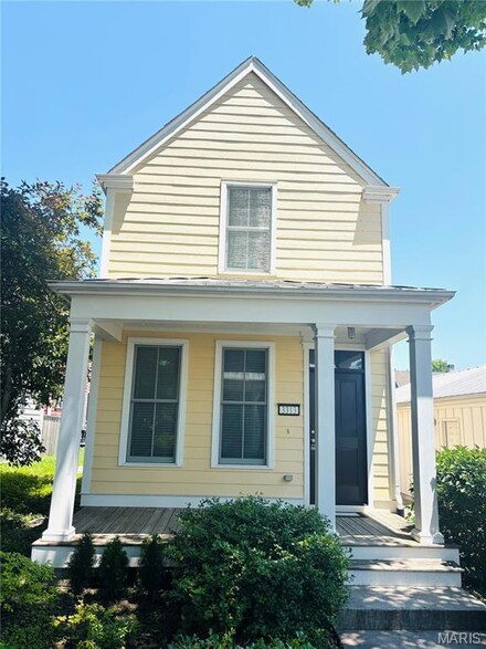 3313 N Mester St, Saint Charles, MO 63301