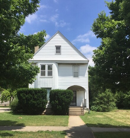 212 Youngs Ave, Joliet, IL 60432
