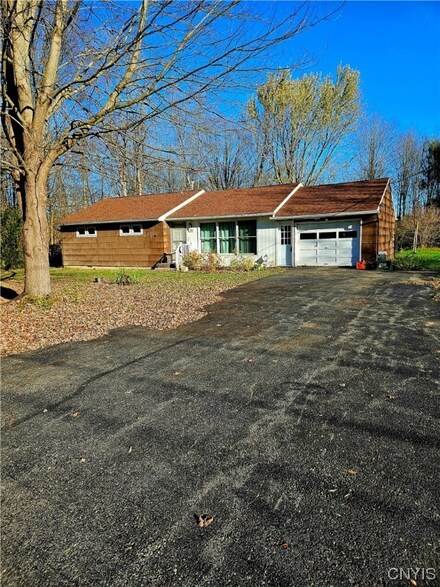 8922 Tyler Rd, Bridgeport, NY 13030