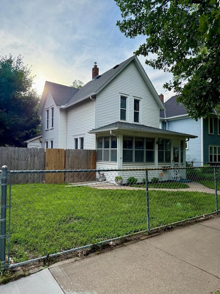 1275 Burr St, Saint Paul, MN 55130