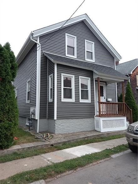 9 Short St, East Providence, RI 02914