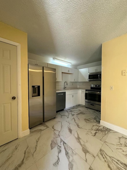 1482 N Lawnwood Cir, Fort Pierce, FL 34950