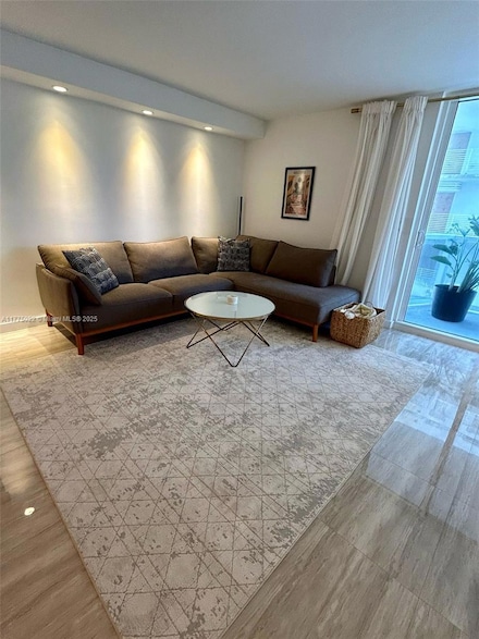 2401 Collins Ave Unit 512, Miami Beach, FL 33140