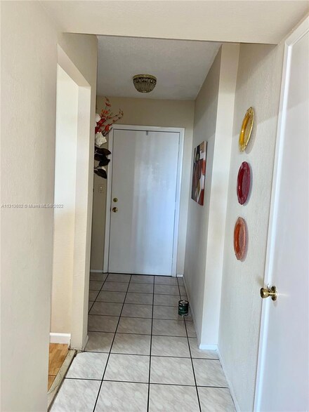 1780 NE 191st St Unit 7002, Miami, FL 33179