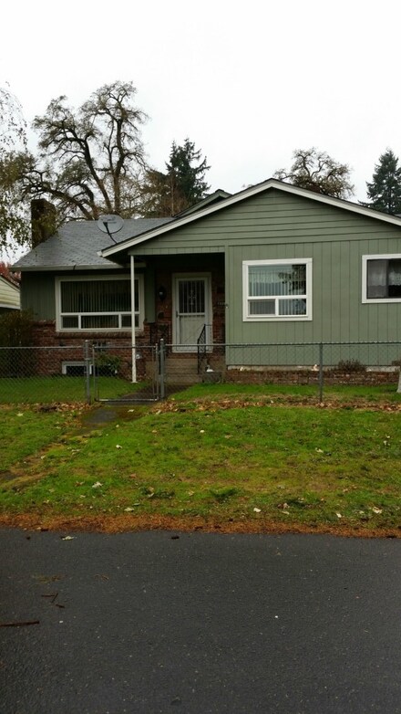 2330 E 14th St, Vancouver, WA 98661