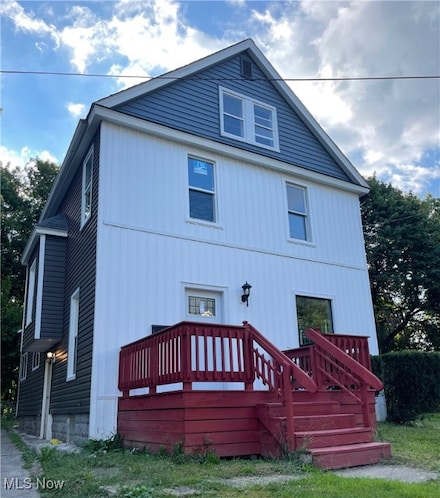 949 Raymond St, Akron, OH 44307