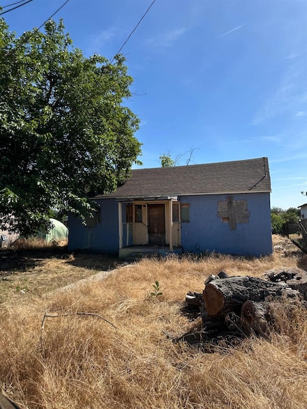 316 N 10th St, Fowler, CA 93625