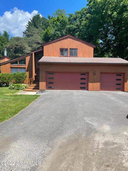 3 Chestnut Hill Rd N, Albany, NY 12211