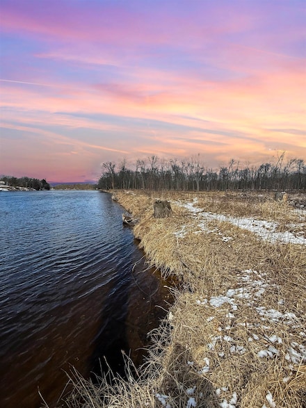 N1549 River Dr, Menominee, MI